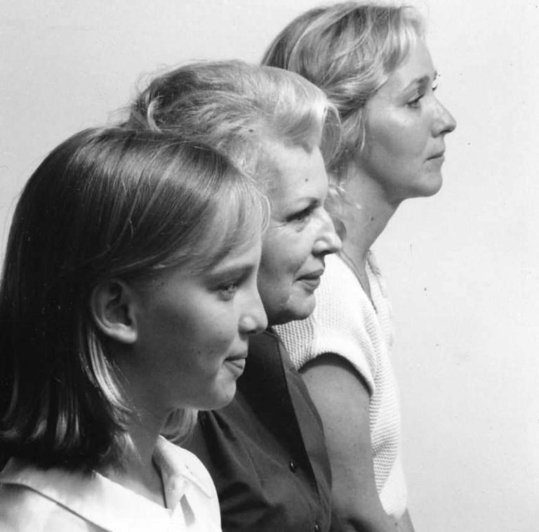 Read more about the article Three, NOAFA. Photo by Auseklis Ozols.  (Patsy Adams, Dorothy Coleman, Saskia Ozols.)